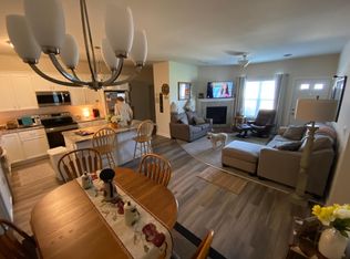 1400 Edgewood Ave #305, Mukwonago, WI 53149