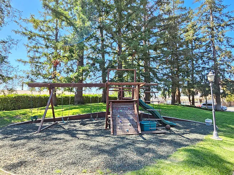1653 Kentfield Ave — Photo 34