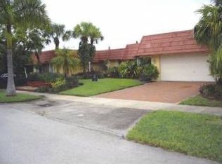 20111 NE 23rd Ct, Miami, FL 33180