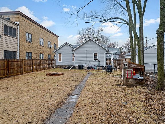 3rd image of 1449 Myott Ave
