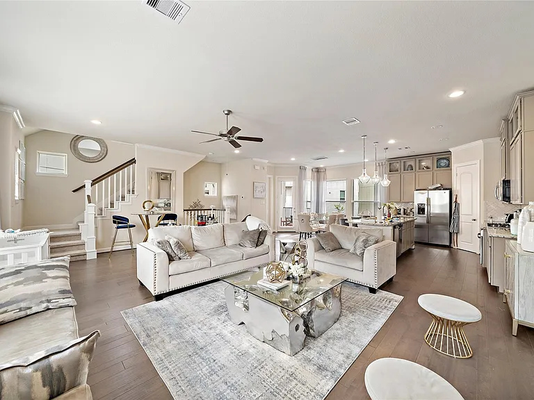 2009 Royal Landing Dr — Photo 1