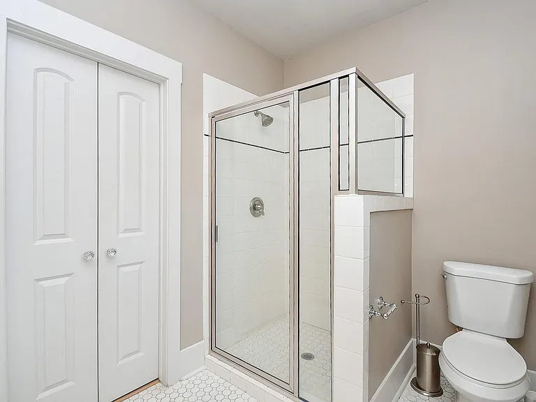 1307 Walton St — Photo 20