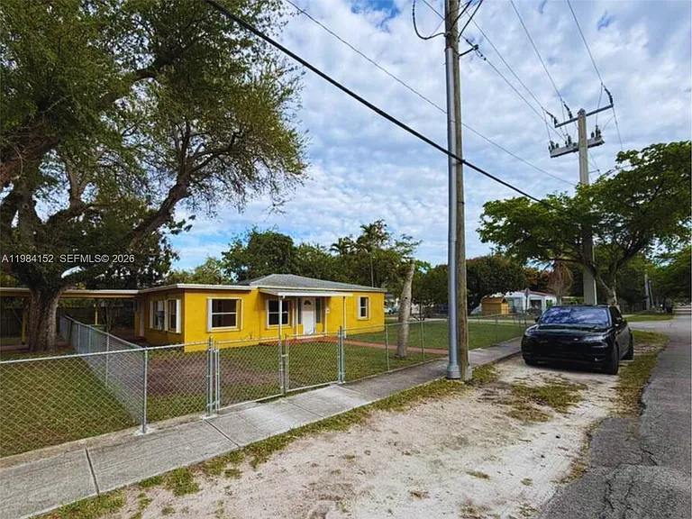 14215 NE 9th Ave — Photo 3