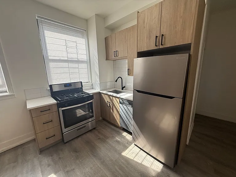 Granville Apartments — Photo 18