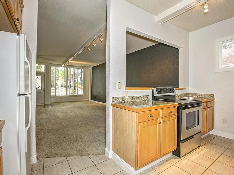 2916 Irving St — Photo 14