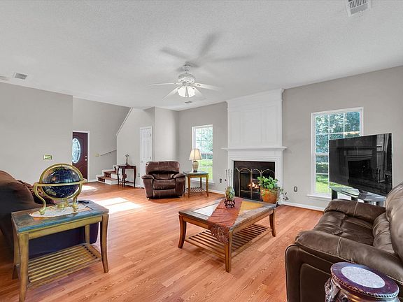 5th image of 11 Eagleston Ln