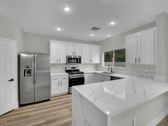 4th image of 156 Rancho Maria St