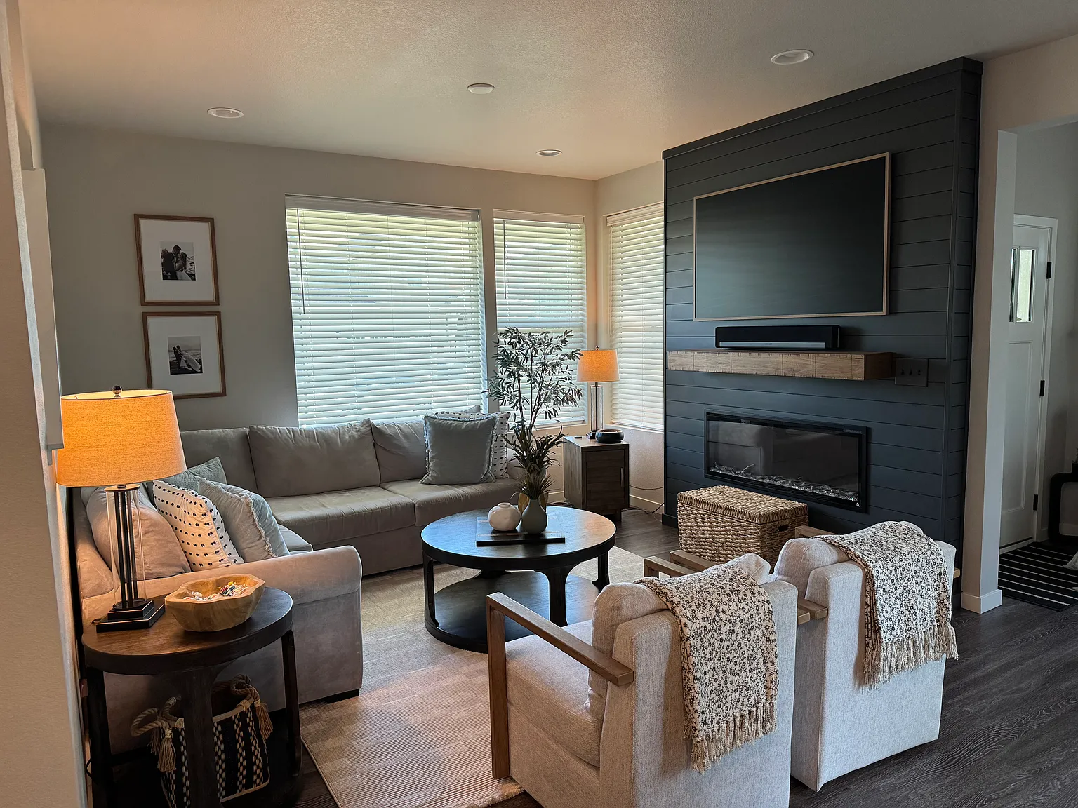 3 bed, 2.5 bath, 2700 sqft, $3,000 — Photo 1