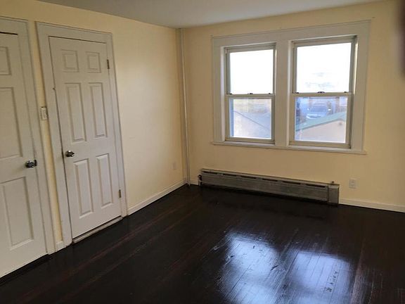 2nd image of 2146 29th St #2