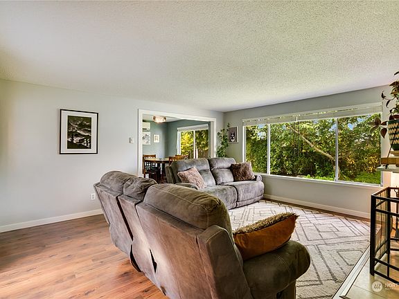 5th image of 2844 N Bristol Street