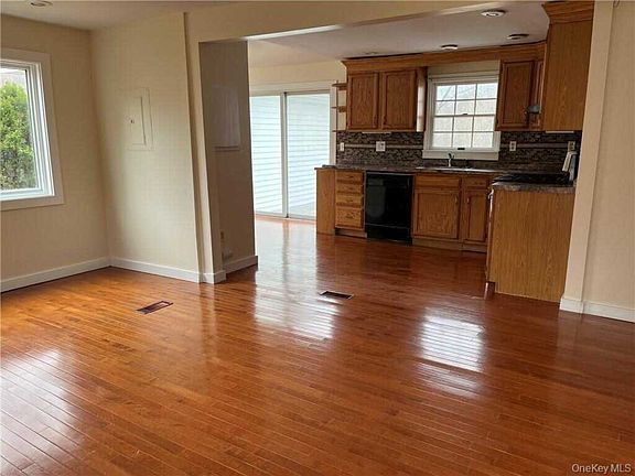 5th image of 17 Brookside Rd