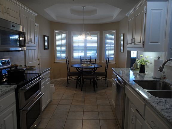 4th image of 400 NW Augusta Ct
