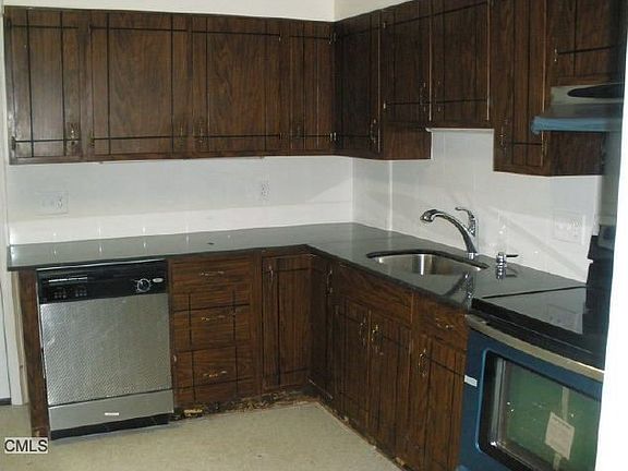 4th image of 32 Lakeview Ave #A