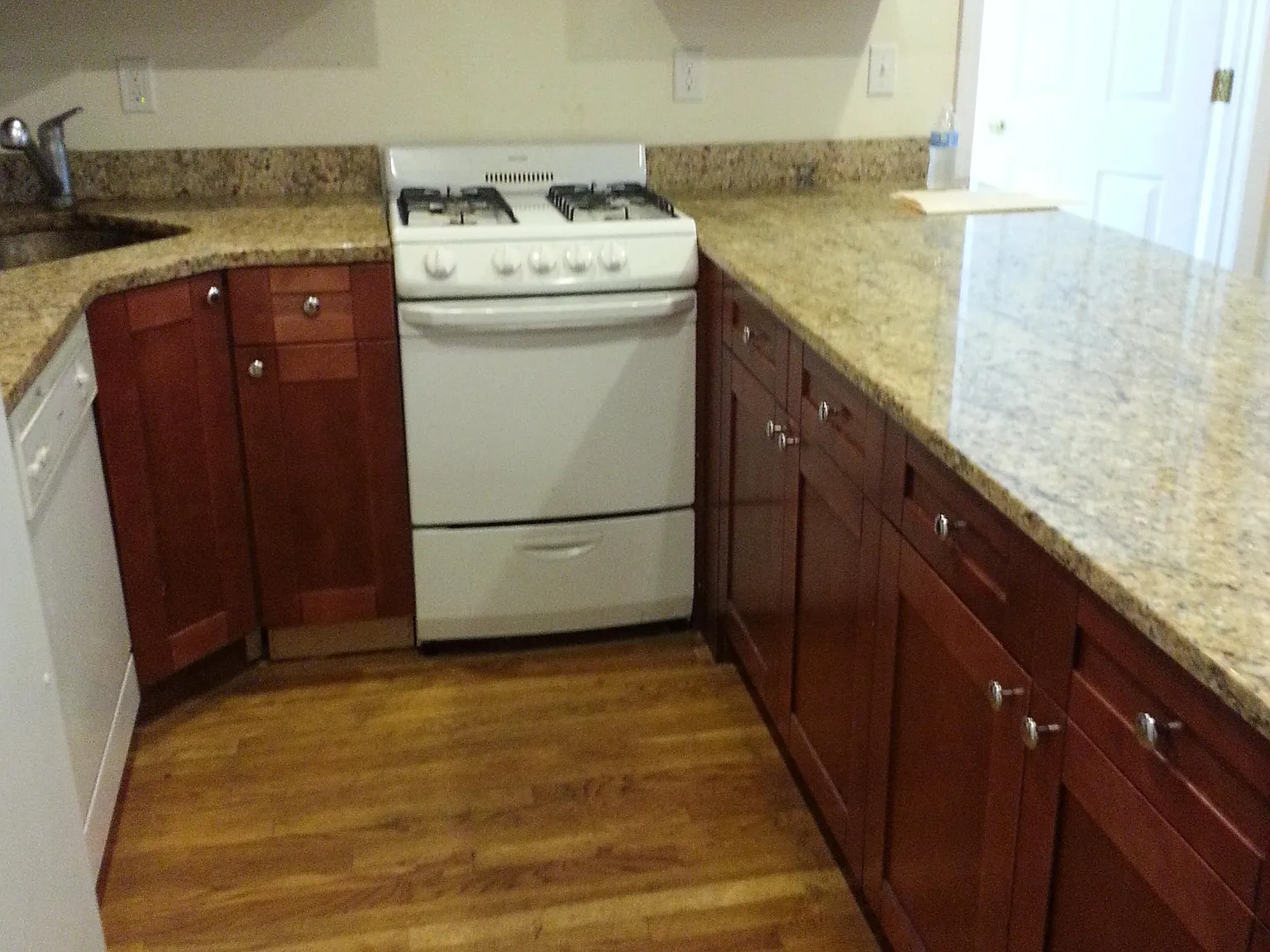 3 bed, $4,200 — Photo 3