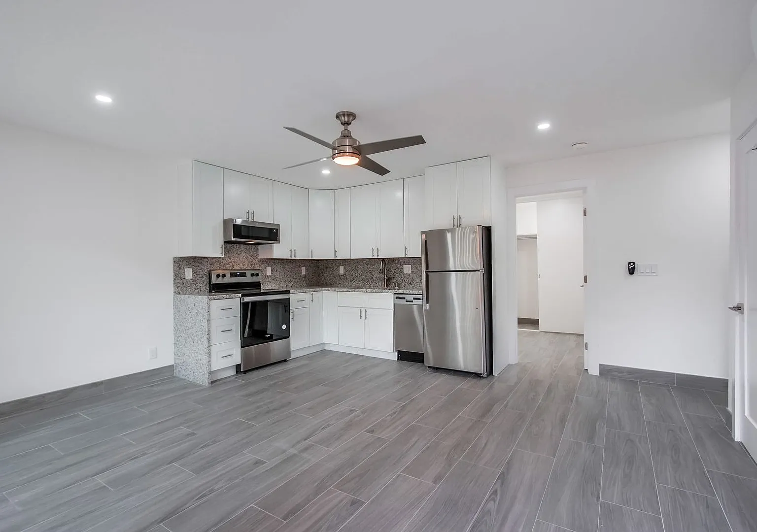 La Paz Apartment I Renovated 3 Bedroom Apartment in Vista! — Photo 2