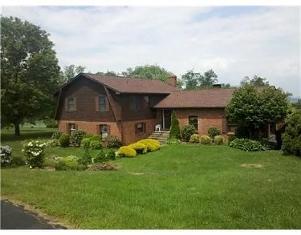 2094 Kingview Rd photo 1