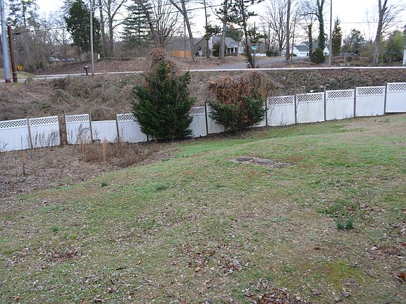 4th image of 5620 Lake Shore Dr