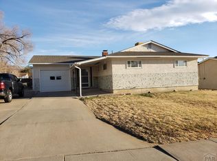 38 Dundee Ln, Pueblo, CO 81001