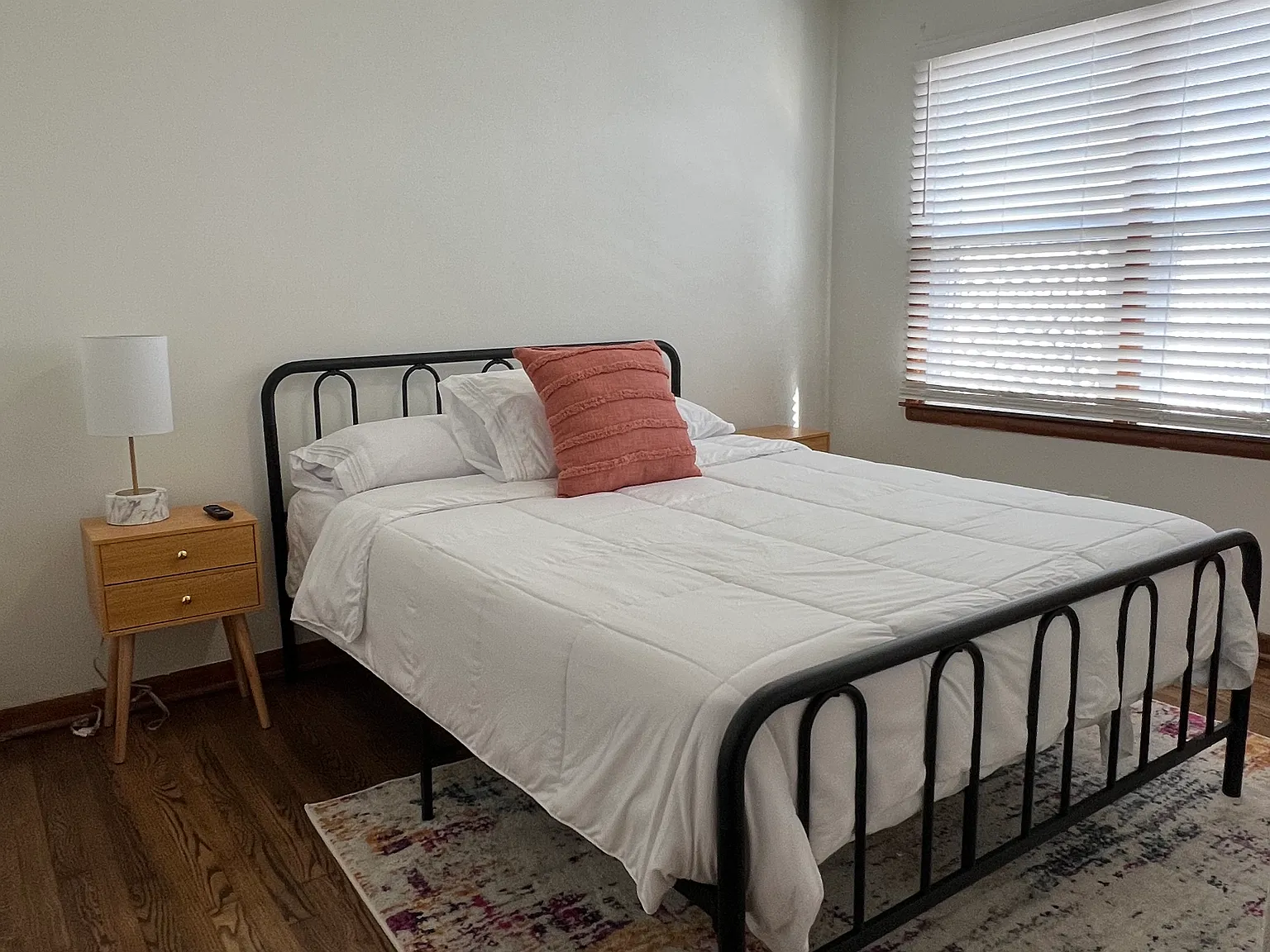 3 bed, 1.5 bath, 1044 sqft, $1,300 — Photo 4
