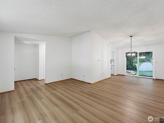 5th image of 524 Choker Ct SE