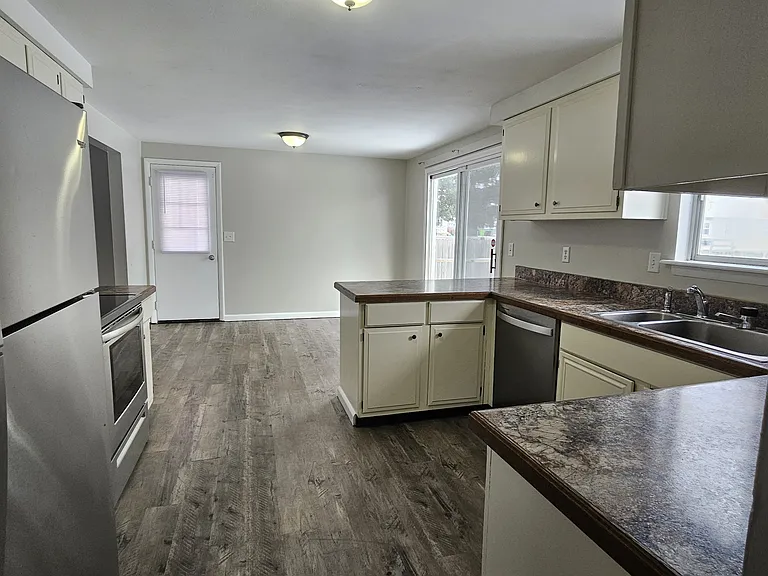 610 1/2 Sunflower Dr — Photo 11