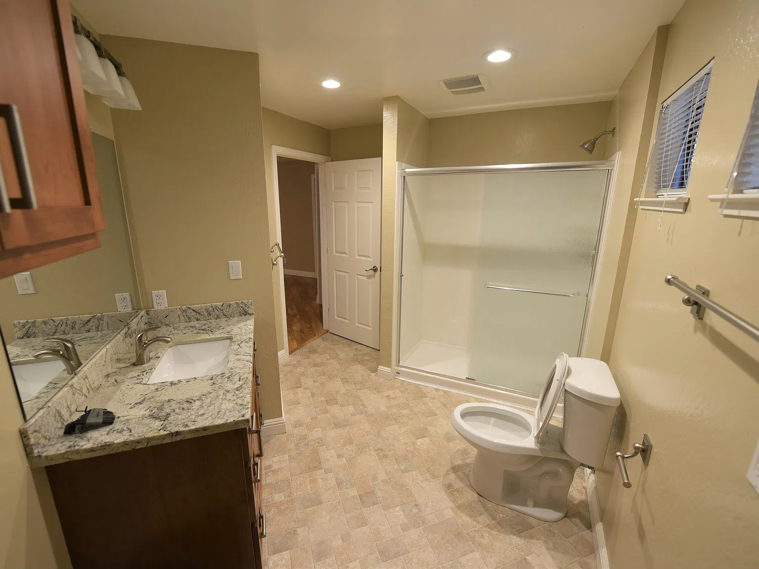 2 bed, 950 sqft, $2,295 — Photo 4