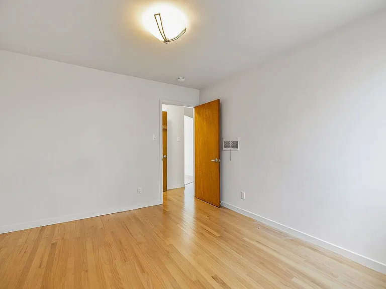 679 Green Street — Photo 18