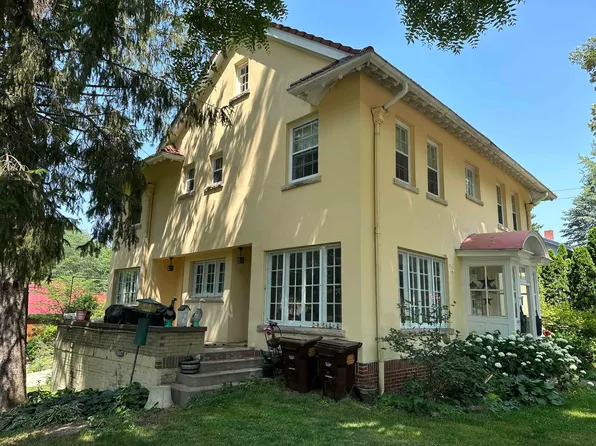 509 S Clay St, Mount Carroll, IL 61053