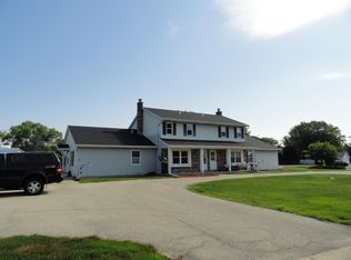 1382 Honeysuckle Rd, Hartford, WI 53027