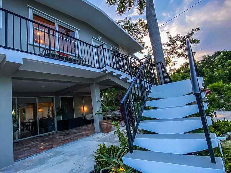 402 Coconut Dr — Photo 8