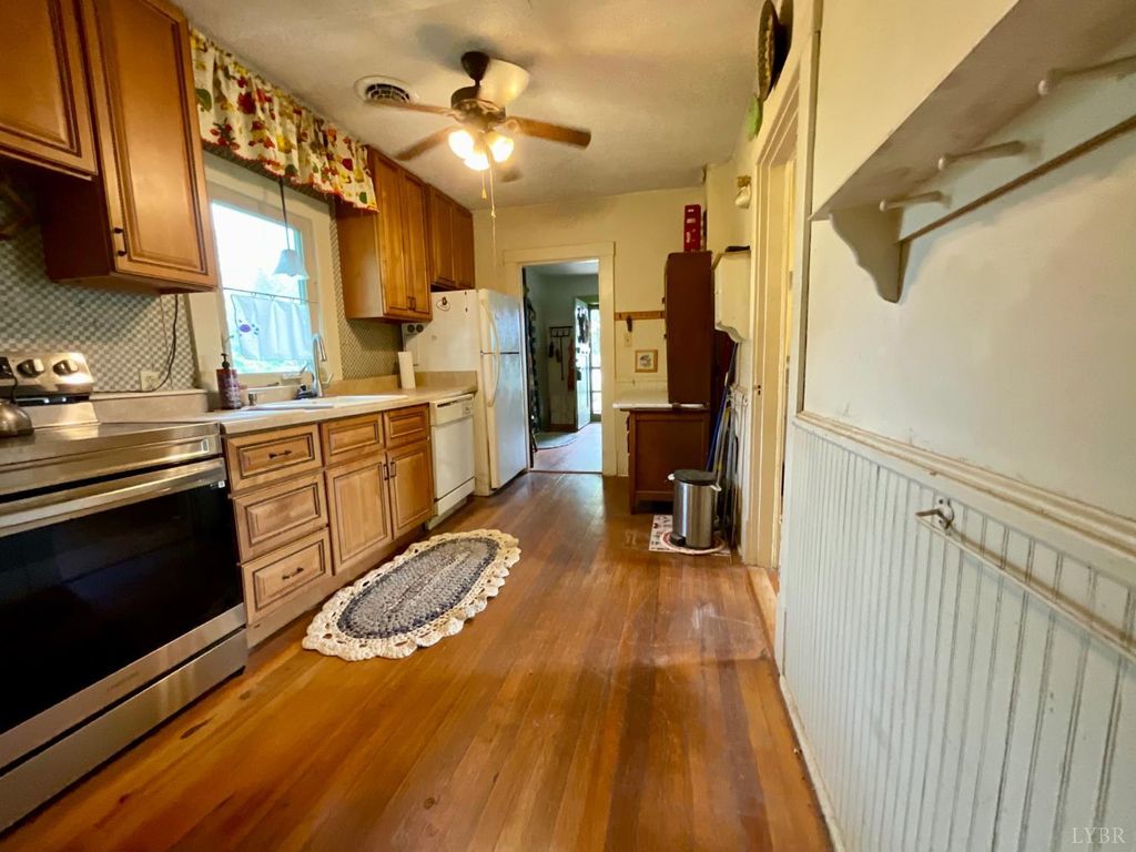 188 Washington St, Amherst, VA - More