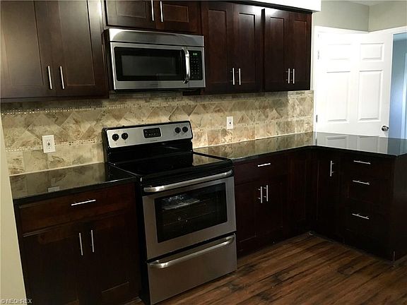 4th image of 10636 Laurel Ln