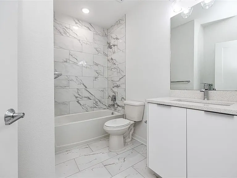 915 E 15th Ave #1 — Photo 31