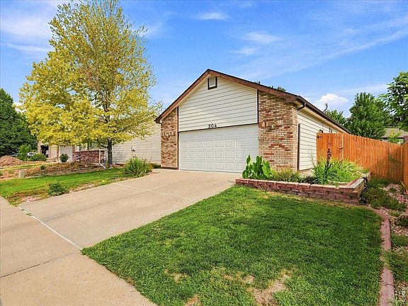 3rd image of 304 Tuckaway Ct