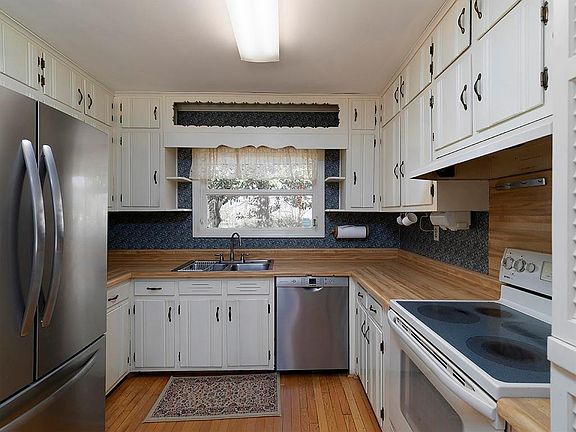 4th image of 721 Woodvalley Rd SW