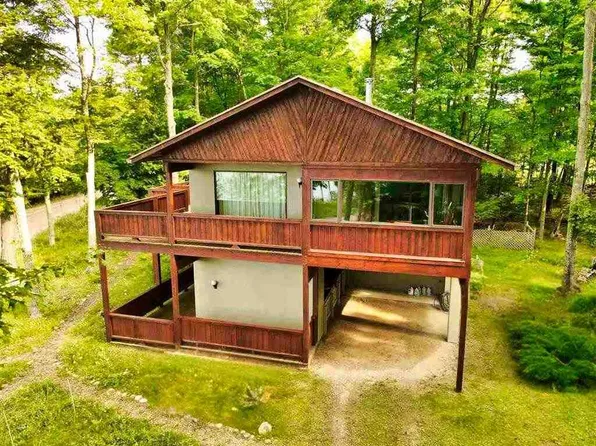 11838 Lake Shore Dr, Charlevoix, MI 49720