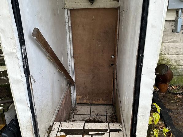 chicago-illinois-2071988333 picture