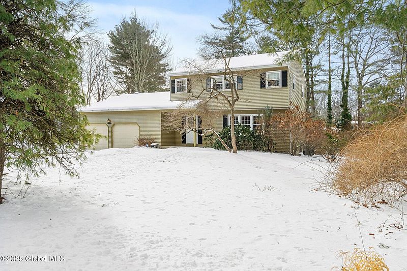 3rd image of 7 Tamarack Drive