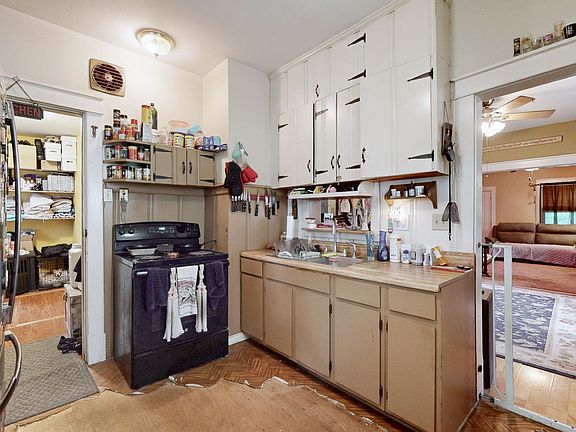 3rd image of 161 E Winchester St