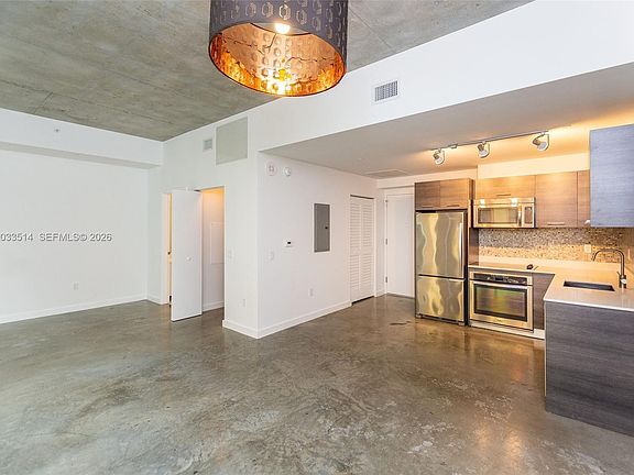 4th image of 151 SE 1st St APT 807