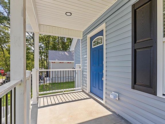 4th image of 805 Brewer St