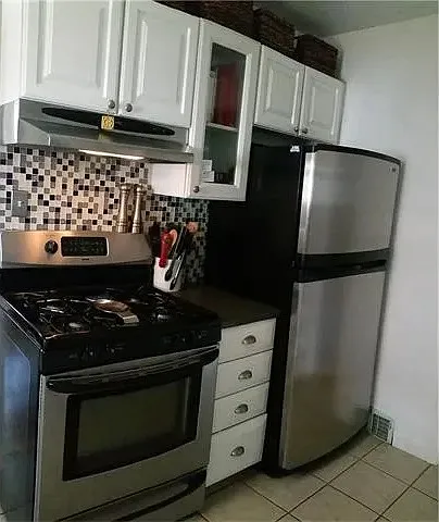1642 Oxford Rd — Photo 8