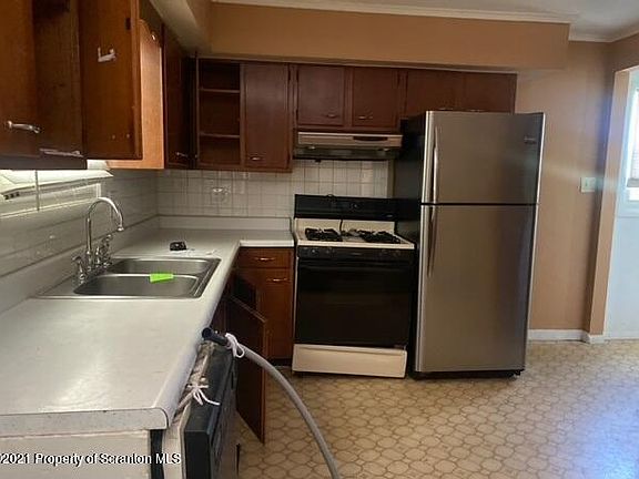 2nd image of 559 Lakeland Dr