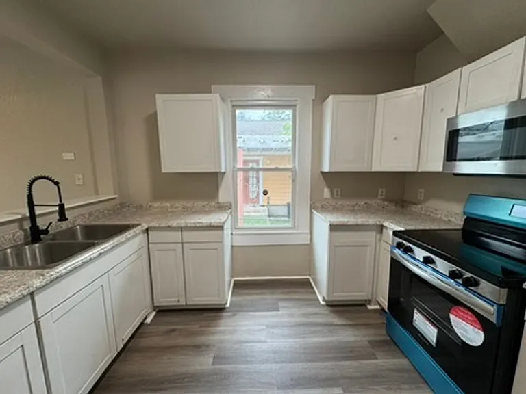 420 Clark Ave — Photo 7
