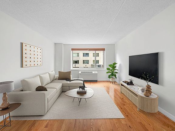 2nd image of 40 W 116th St APT B301
