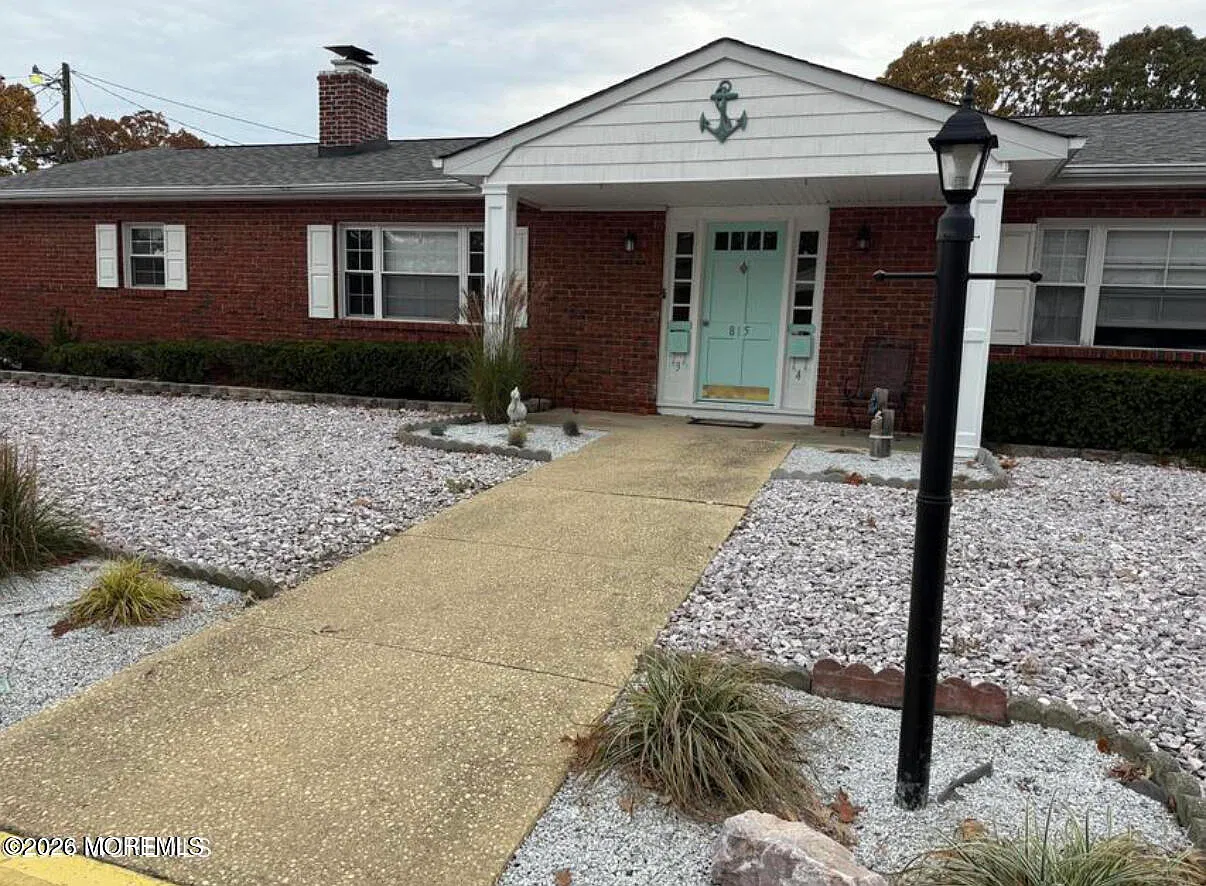 2 bed, 1872 sqft, $2,250 — Photo 1