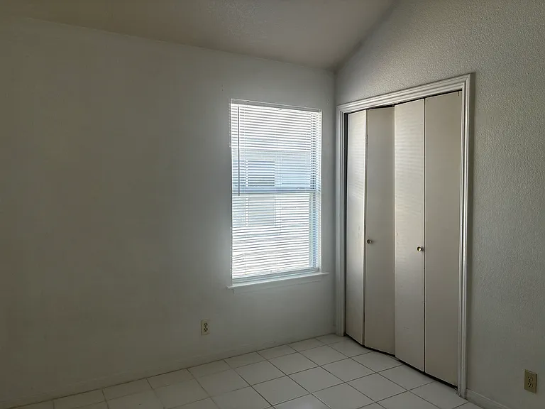 4605 High Pointe Dr — Photo 15