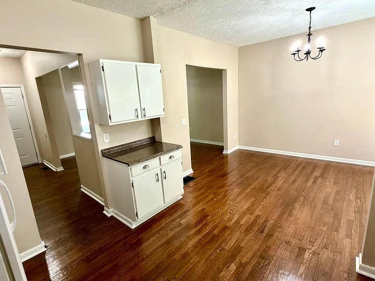 463 Averill Ave — Photo 10