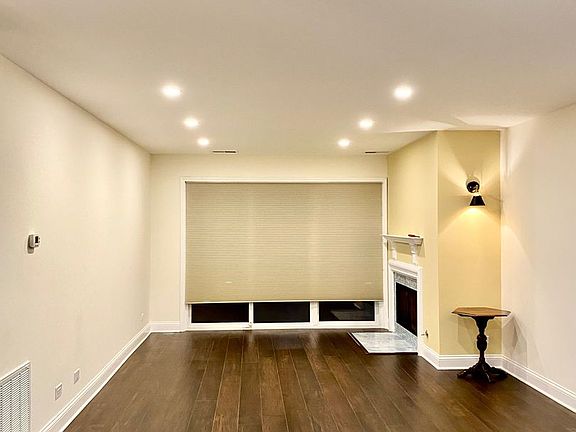 3rd image of 901 Hinman Ave APT 2G