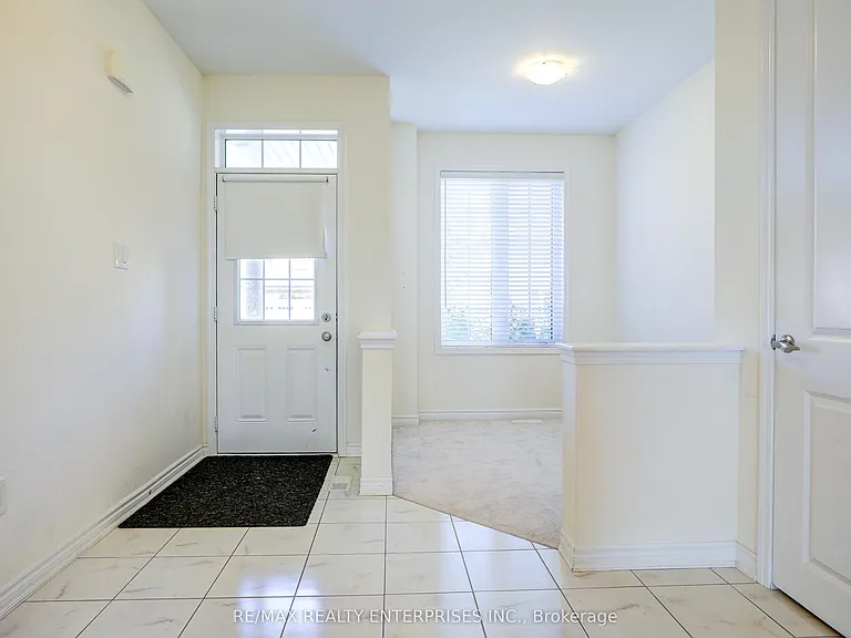 42 Callandar Rd #UPPER — Photo 2